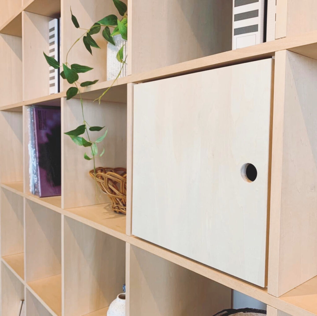部屋を仕切る簡単な方法をご紹介 間仕切りしたい時にもおすすめのOSAMARU | 壁面収納・本棚 OSAMARU（オサマル）