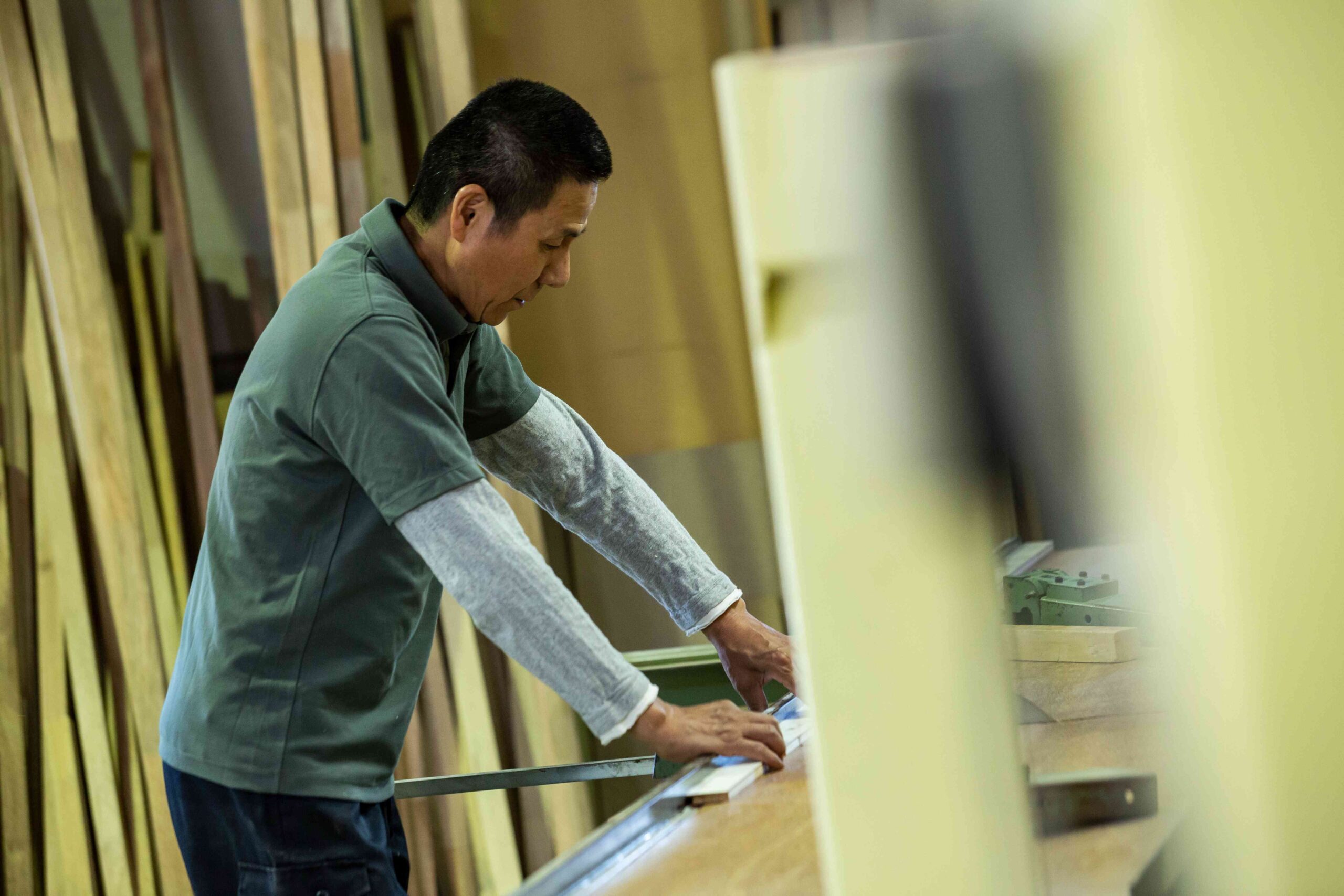 素材には国産製の木材を使っており、耐久性があって可動性にも優れています。