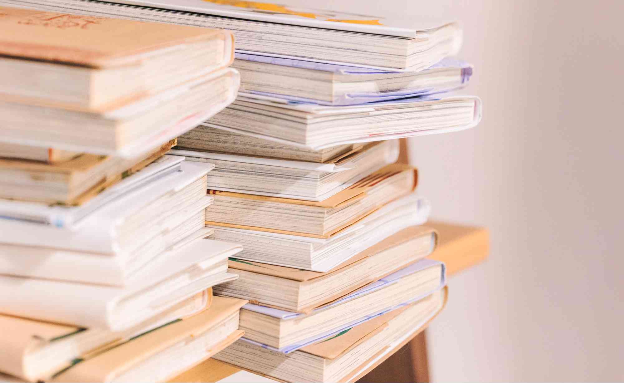 奥行き20cm程度で収納できる物