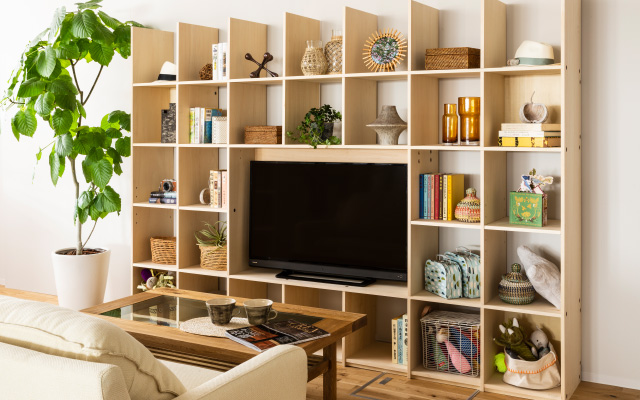 狭いお部屋にこそハイタイプの壁面収納テレビ台がおすすめです  