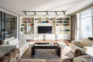 賃貸でもおしゃれに！壁面収納は突っ張り固定で大容量でも安全